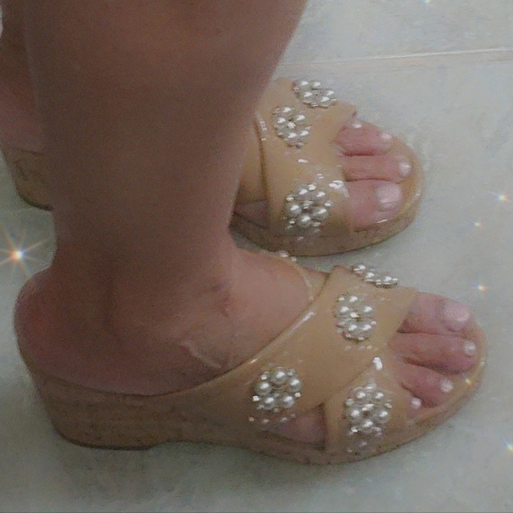 Sam and Libby Syn Cross Strap Cork Heeled Wedges W/Pearl Flower Embellishments❣️ - Picture 5 of 13